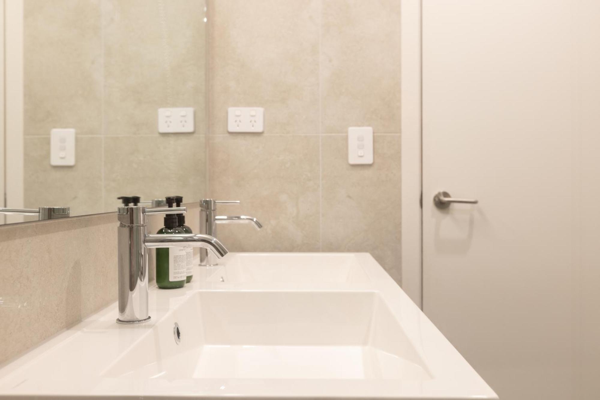 Luxury 2 Bedroom Cbd Apartment With Free Parking Christchurch Ngoại thất bức ảnh